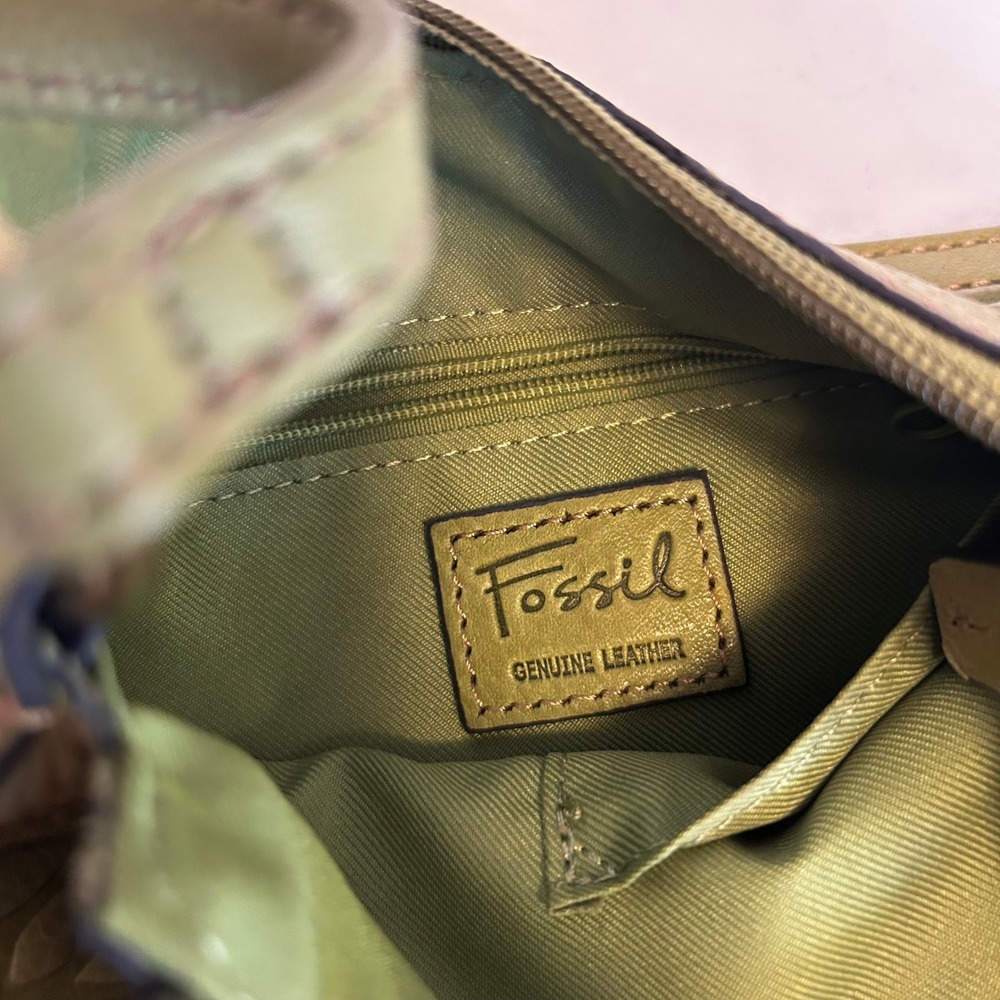 Fossil Vibrant Olive Green Embossed Leaf Genuine Leather Crossbody Bag - Picture 5 of 7